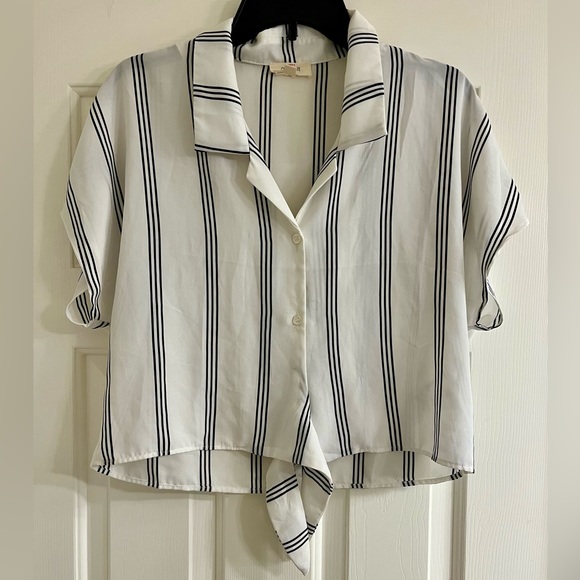 Striped Tie-able Short Sleeve Blouse - Picture 2 of 7